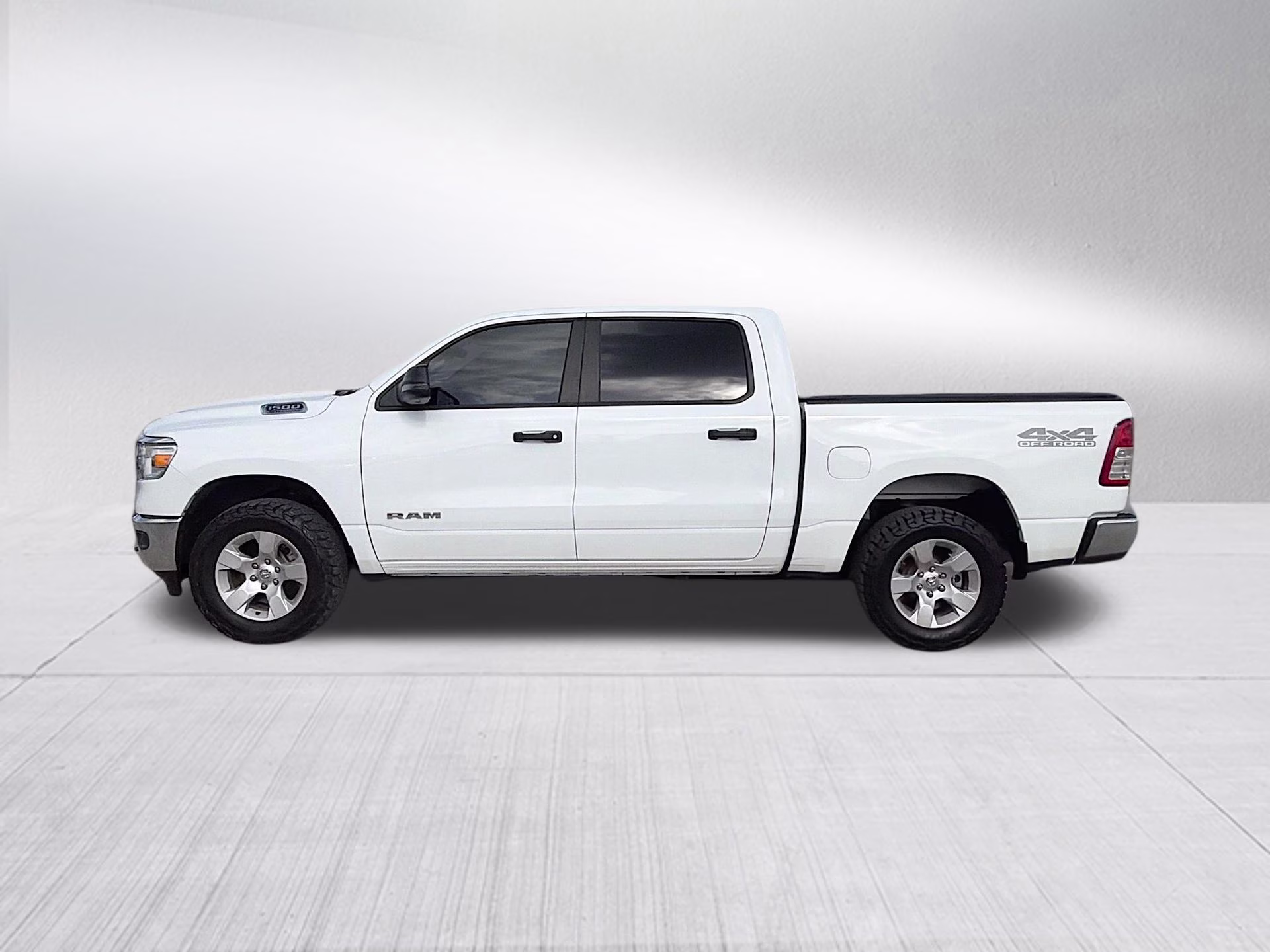 2024 Bright White Clearcoat Ram 1500 Big Horn/Lone Star 4X4 Truck