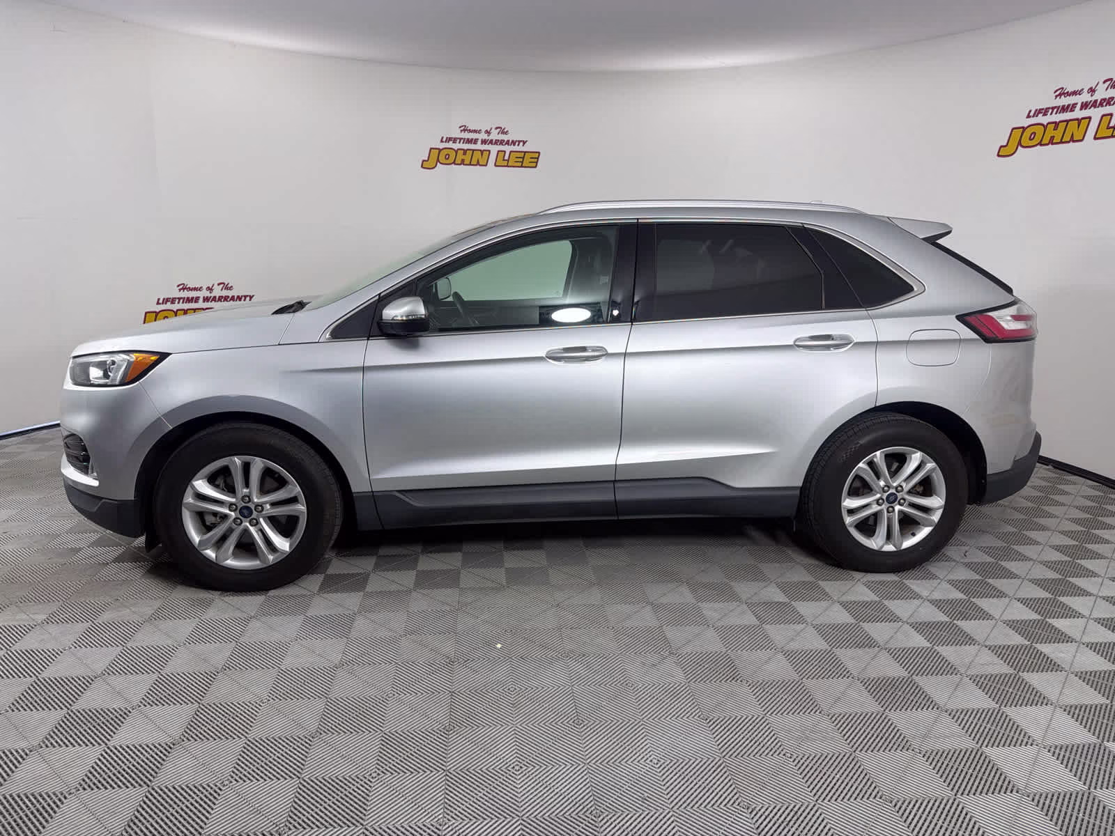 2019 Ingot Silver Metallic Ford Edge SEL FWD SUV