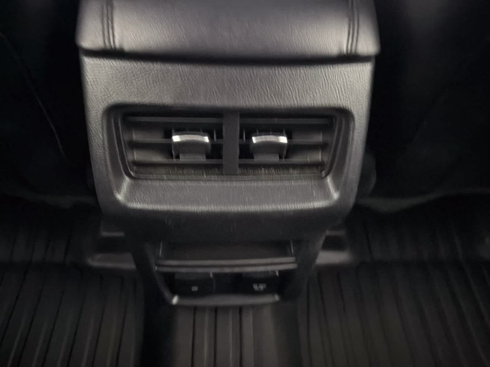 2019 Ingot Silver Metallic Ford Edge SEL FWD SUV