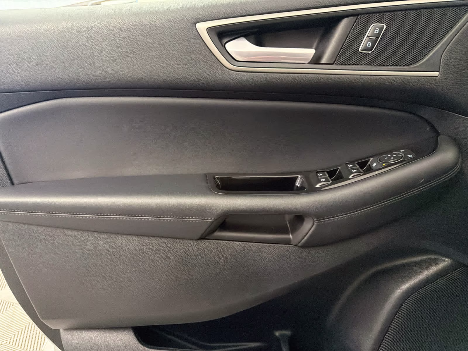 2019 Ingot Silver Metallic Ford Edge SEL FWD SUV
