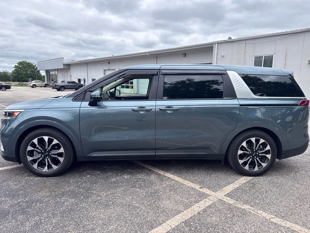 2022 Astra Blue Kia Carnival EX FWD Van