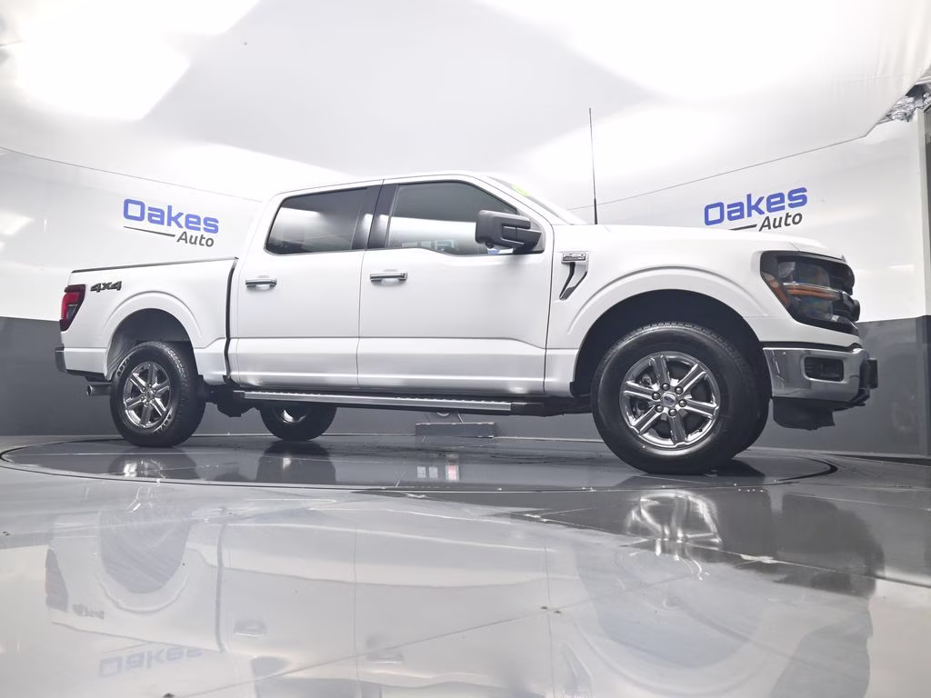 2024 Oxford White Ford F-150 XLT 4X4 Truck