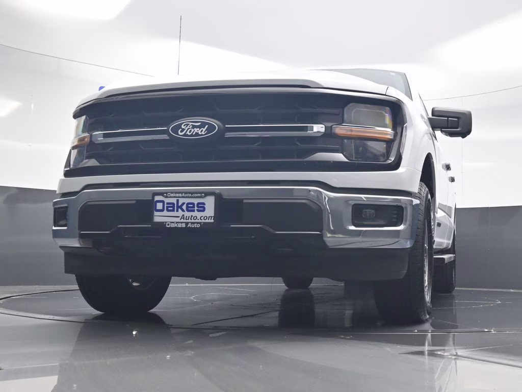 2024 Oxford White Ford F-150 XLT 4X4 Truck