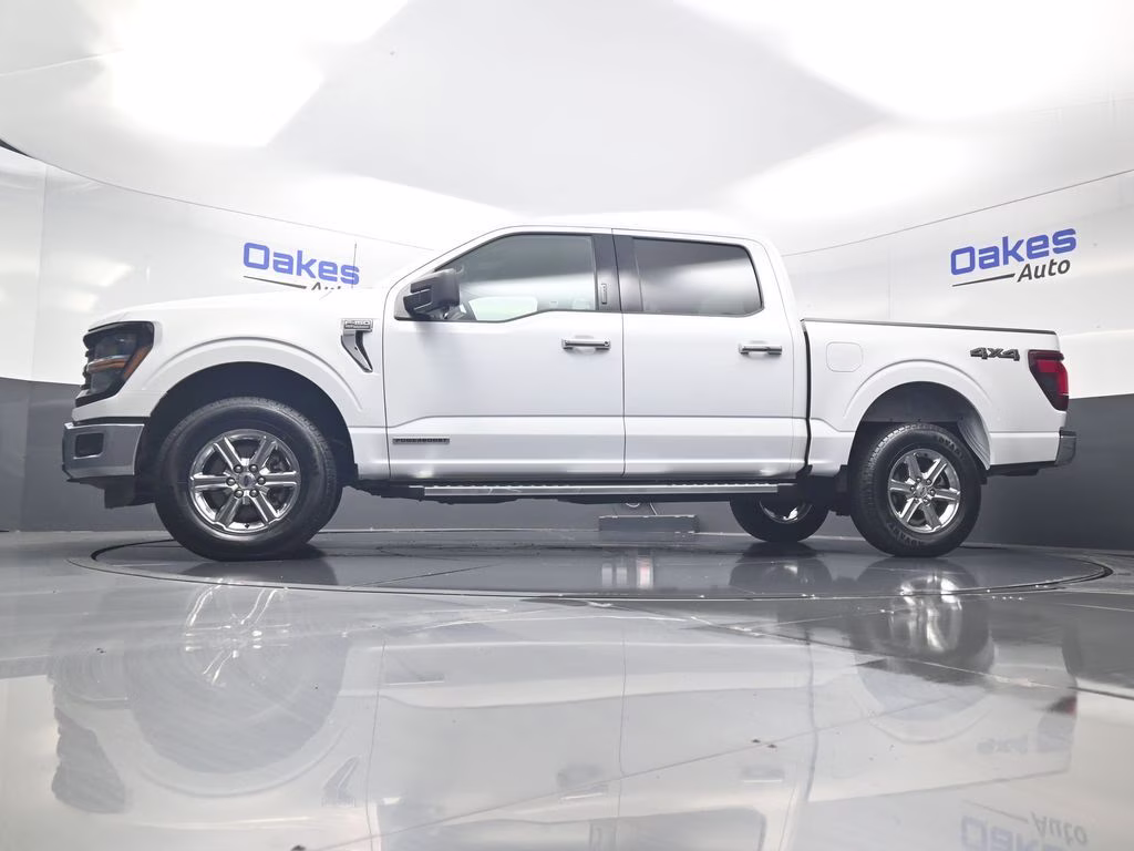 2024 Oxford White Ford F-150 XLT 4X4 Truck