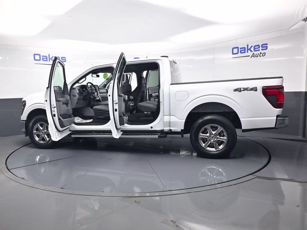 2024 Oxford White Ford F-150 XLT 4X4 Truck