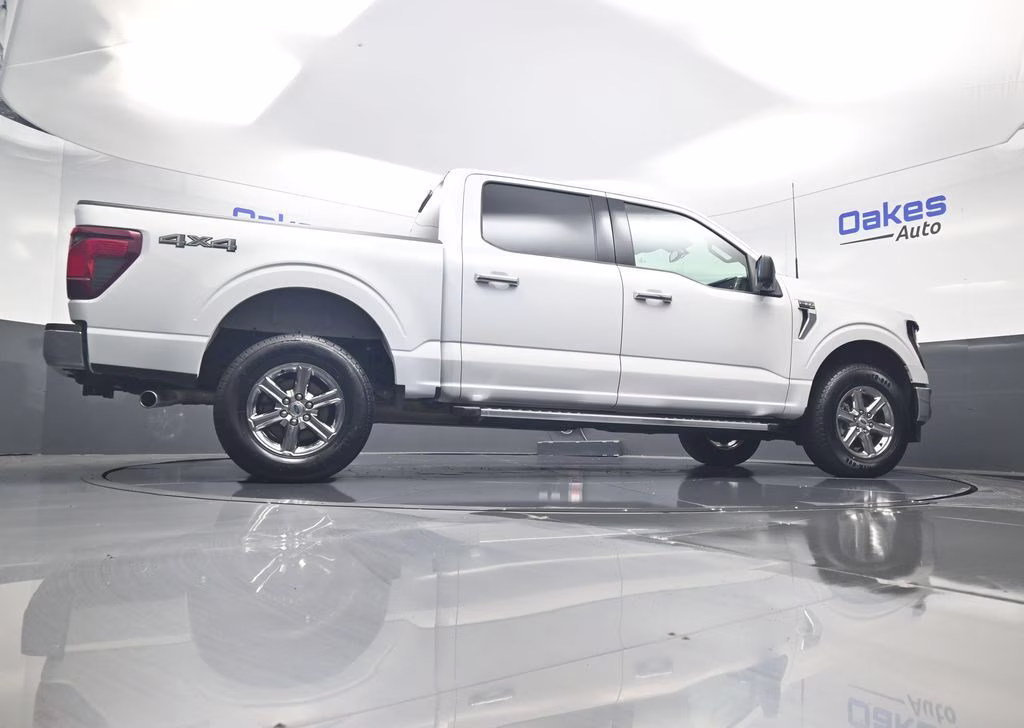 2024 Oxford White Ford F-150 XLT 4X4 Truck