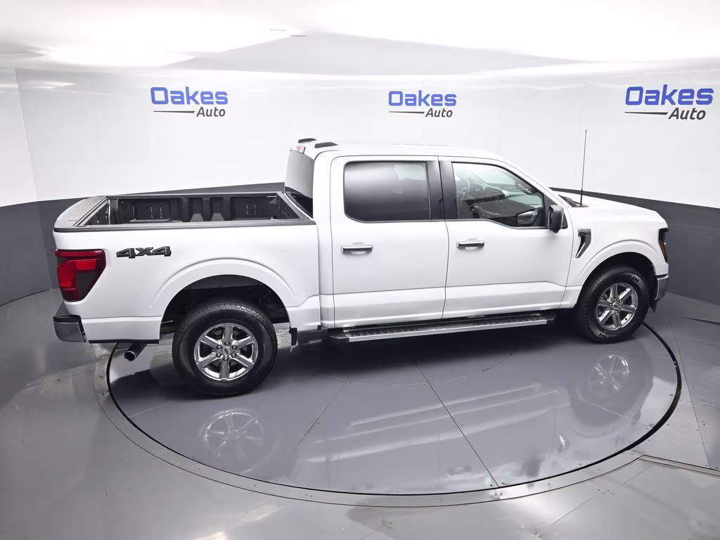 2024 Oxford White Ford F-150 XLT 4X4 Truck