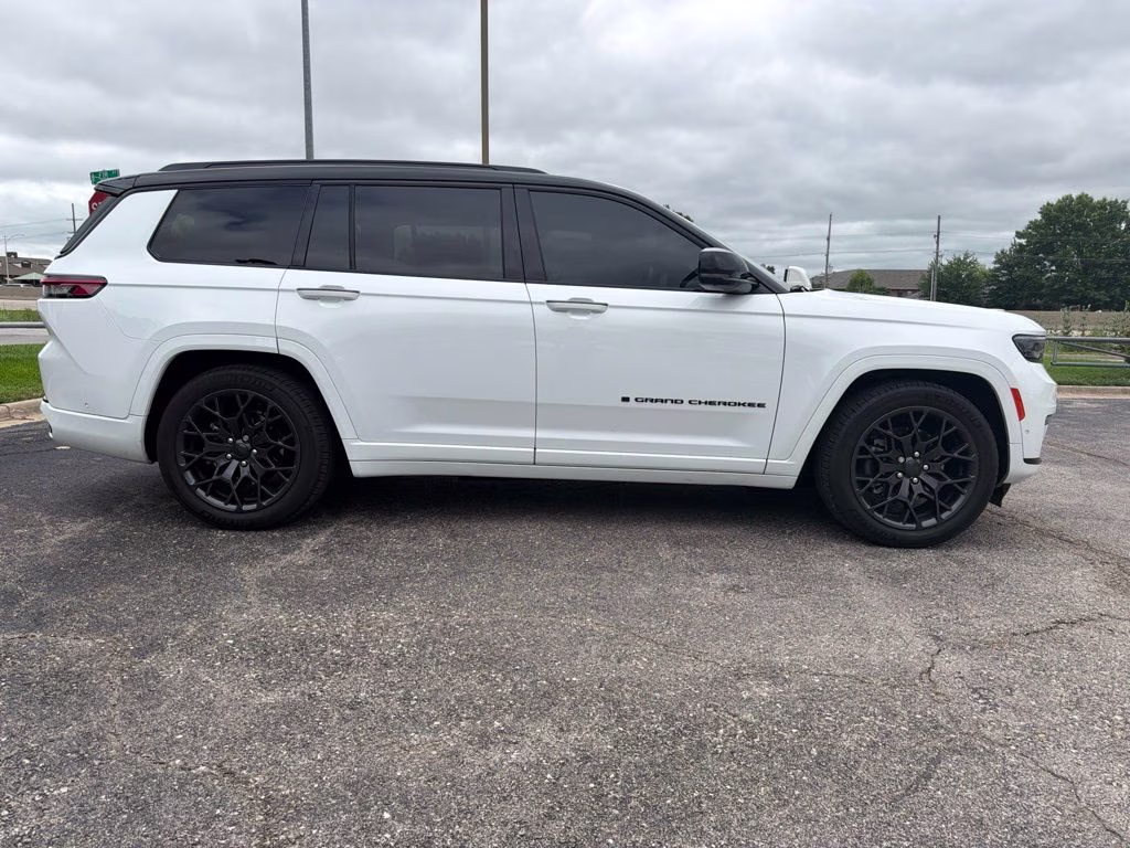 2023 Bright White Clearcoat Jeep Grand Cherokee L Summit 4X4 SUV