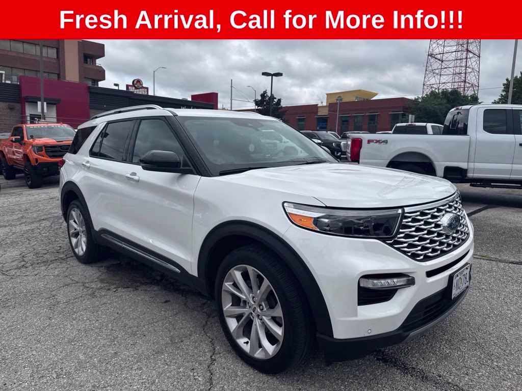 2024 White Metallic Ford Explorer Platinum SUV