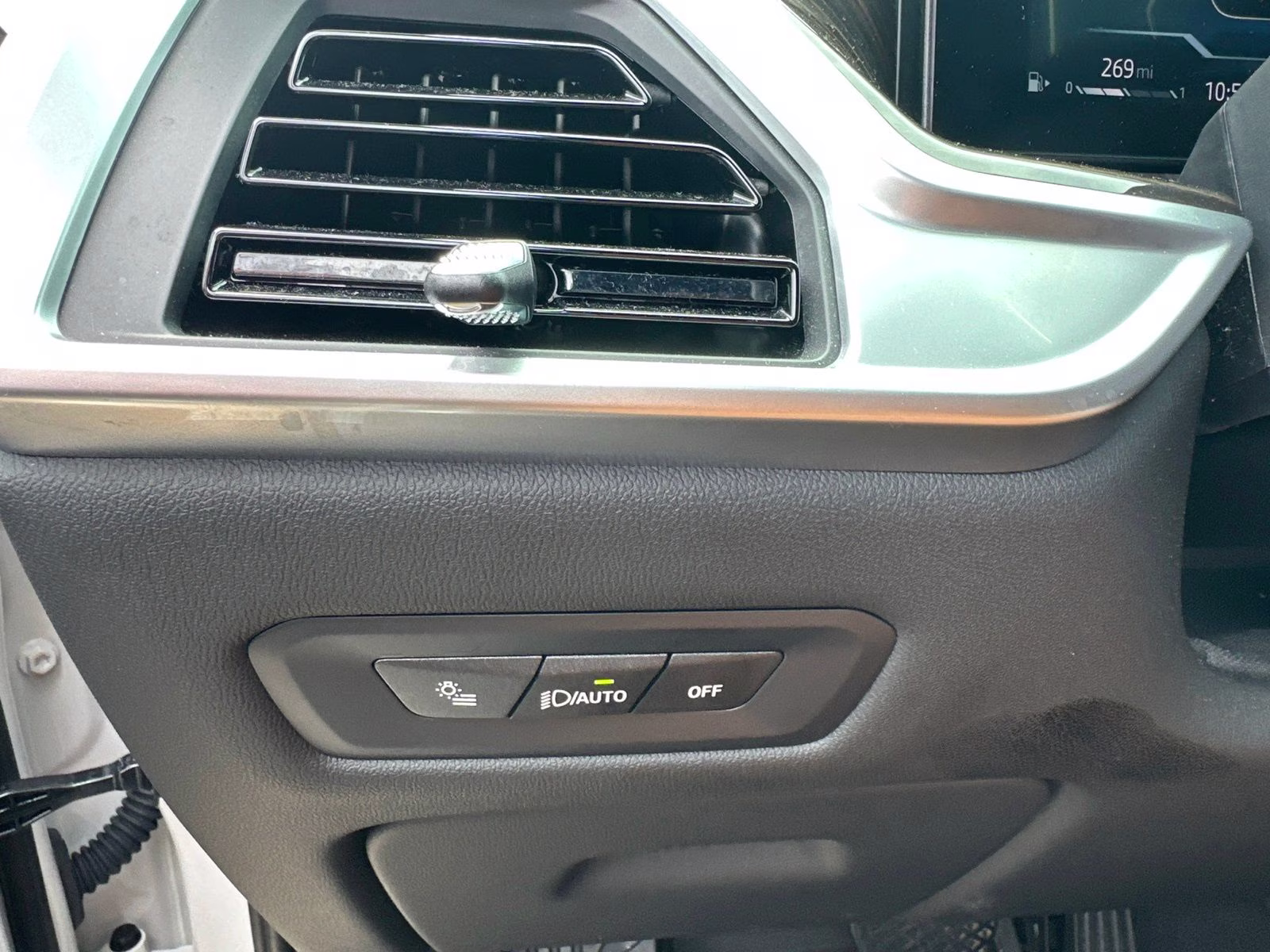 2025 White Metallic BMW X5 sDrive40i RWD SUV