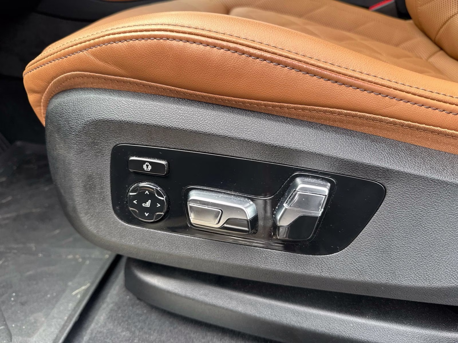 2025 White Metallic BMW X5 sDrive40i RWD SUV