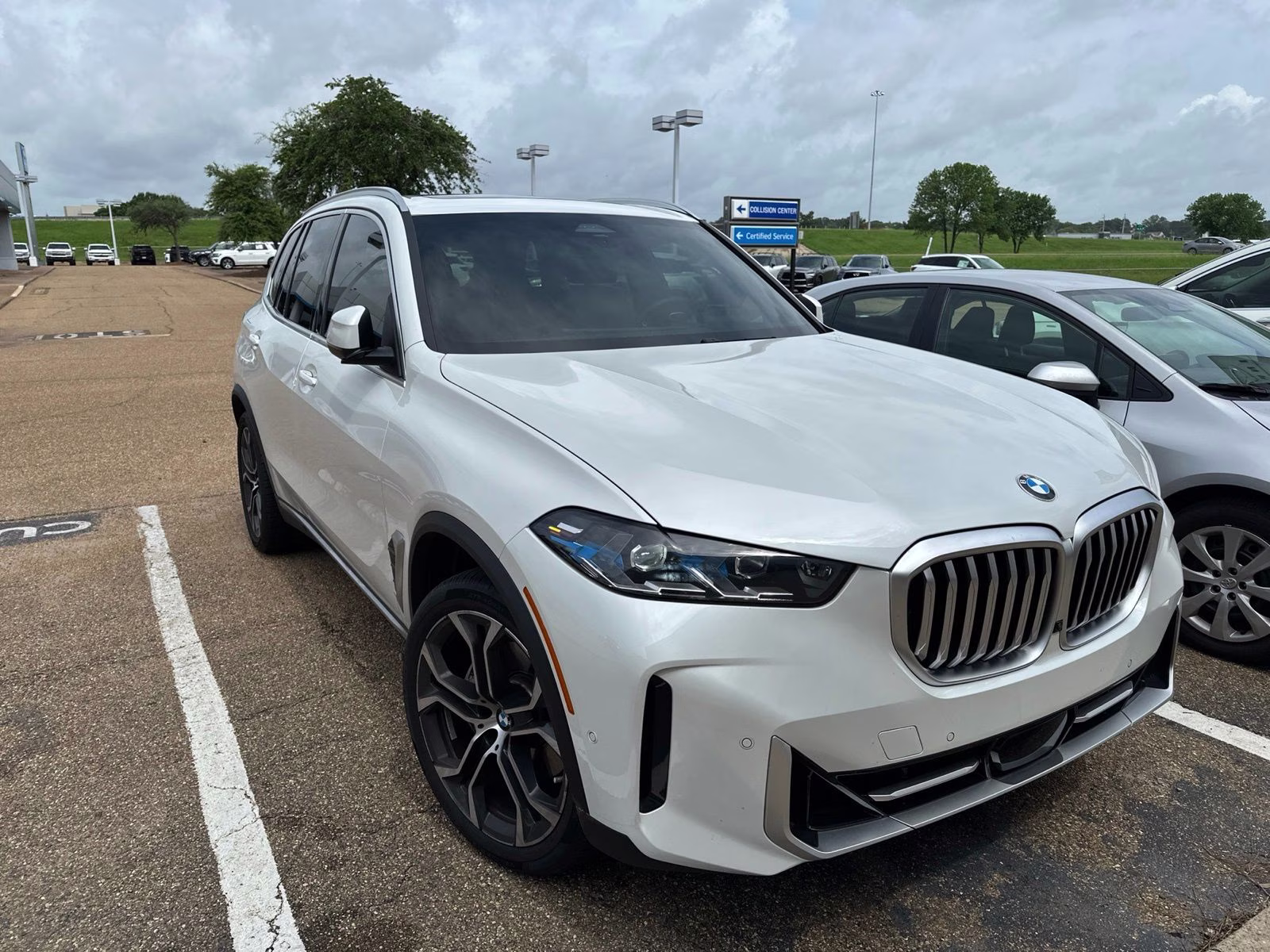 2025 White Metallic BMW X5 sDrive40i RWD SUV