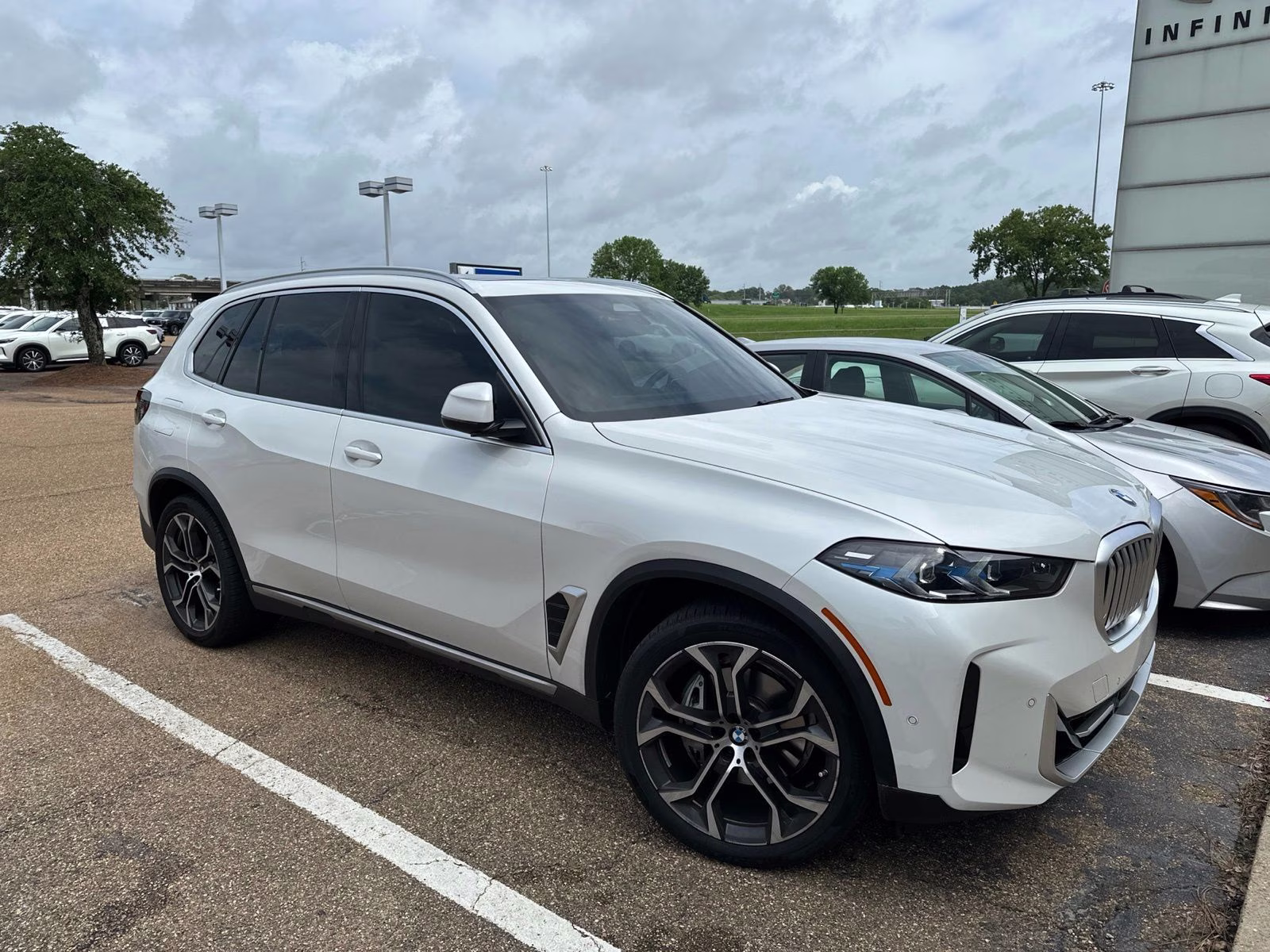 2025 White Metallic BMW X5 sDrive40i RWD SUV