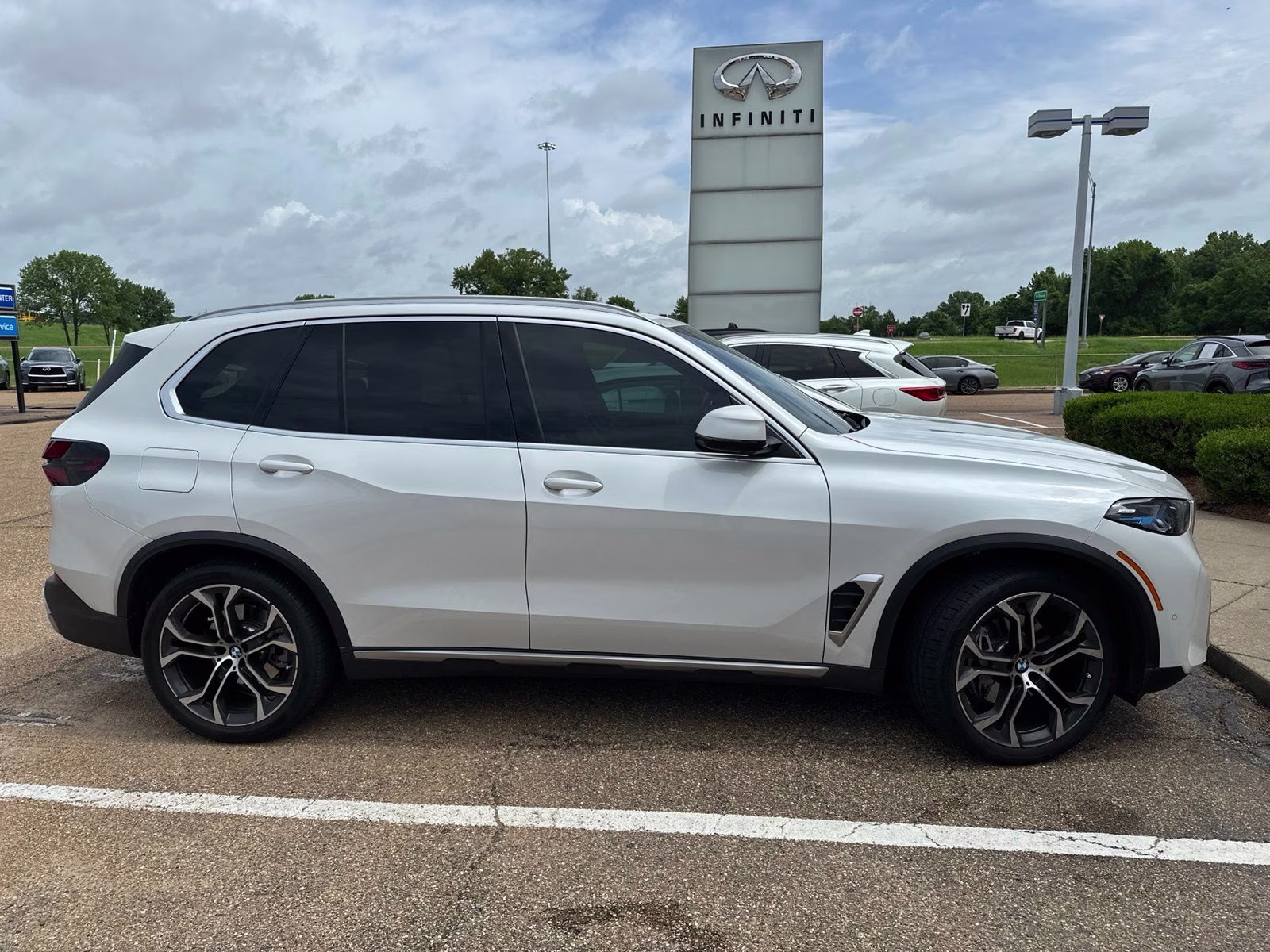 2025 White Metallic BMW X5 sDrive40i RWD SUV