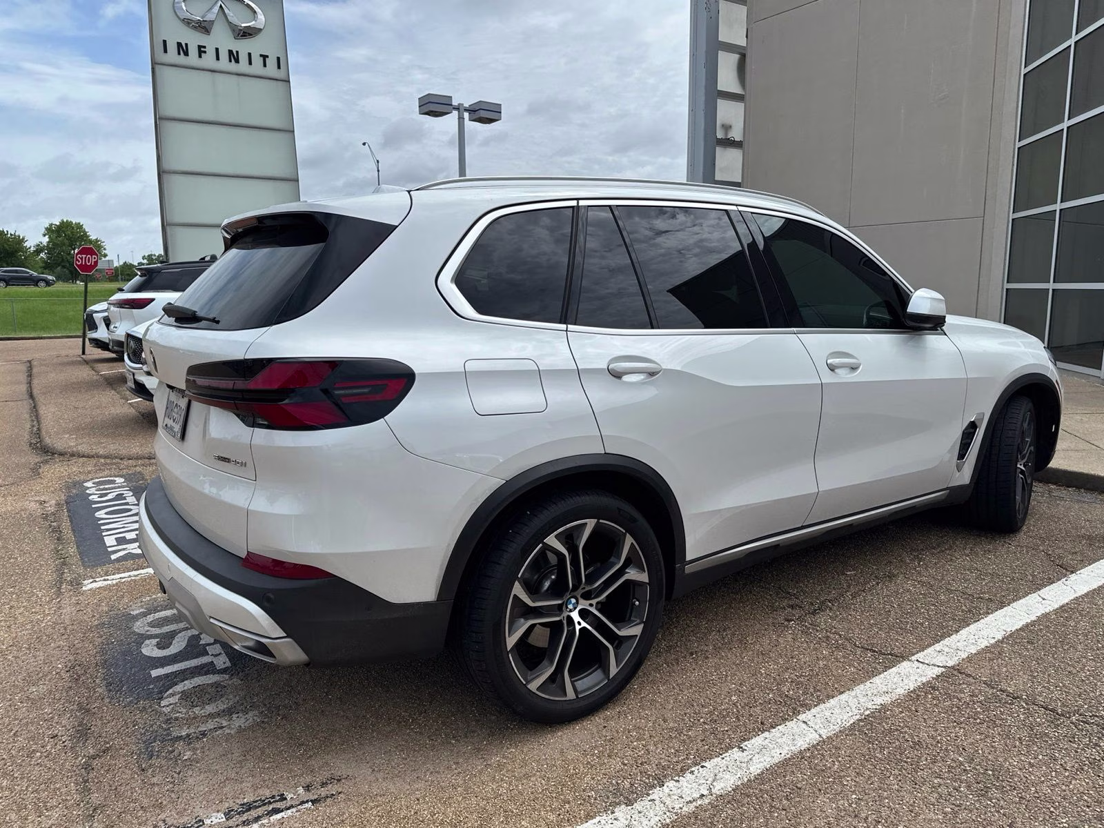2025 White Metallic BMW X5 sDrive40i RWD SUV