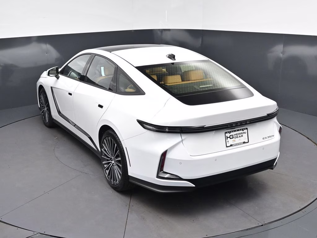 2026 Ultra White Lexus ES FWD