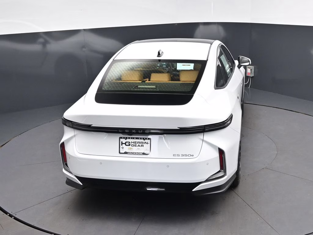 2026 Ultra White Lexus ES FWD