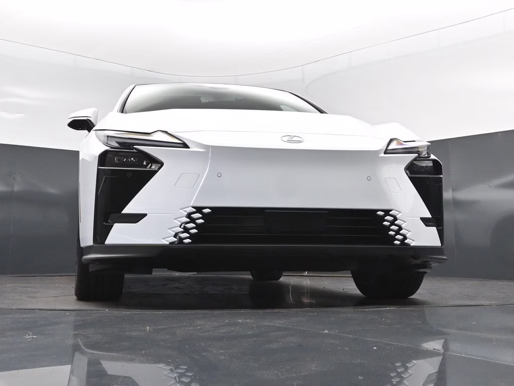 2026 Ultra White Lexus ES FWD