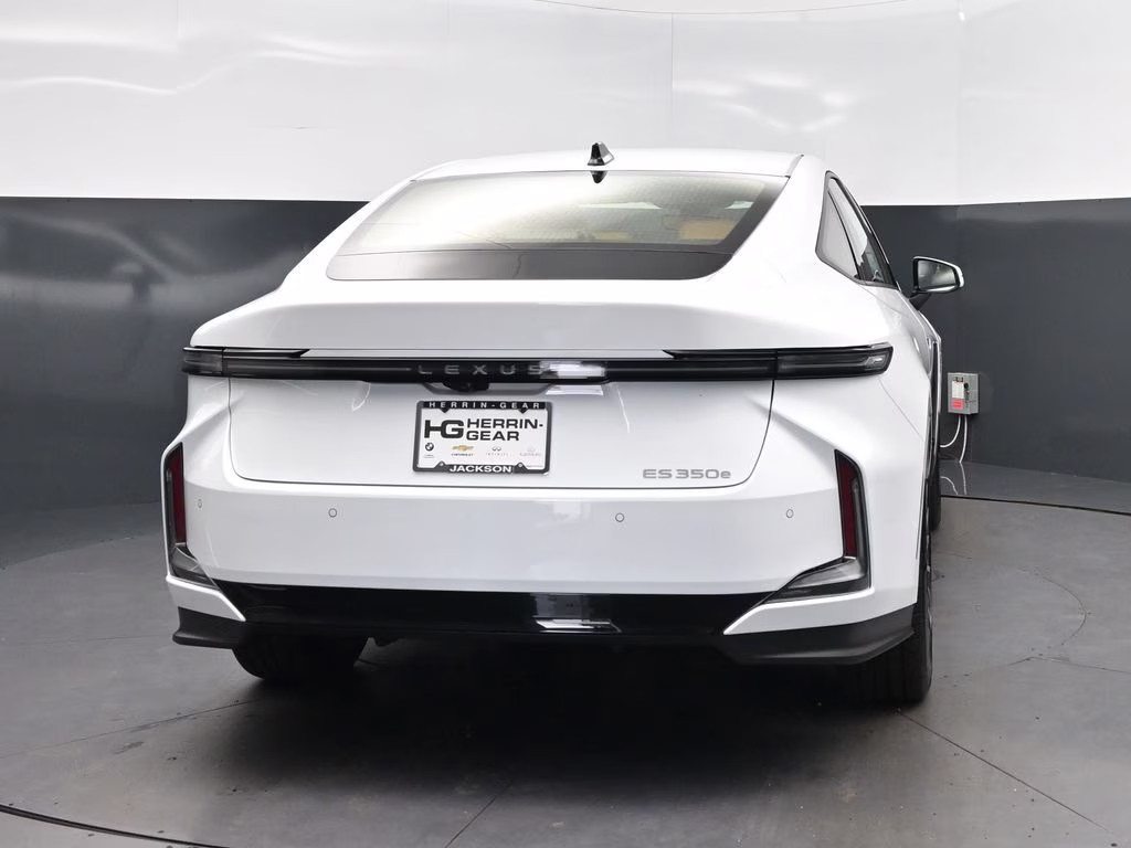 2026 Ultra White Lexus ES FWD