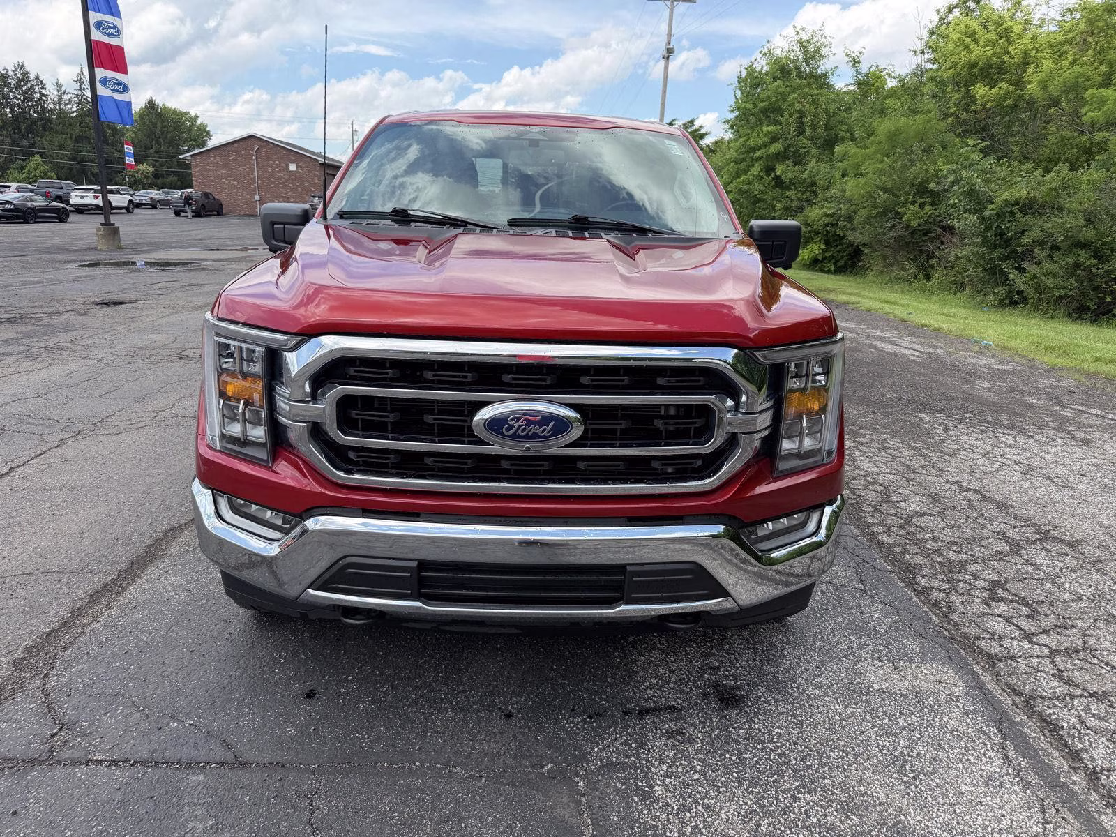 2023 Hot Pepper Red Metallic Tinted Clearcoat Ford F-150 XLT 4X4 Truck
