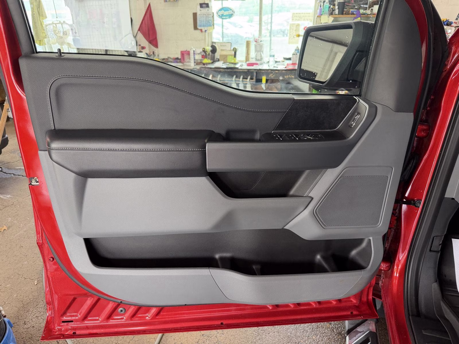 2023 Hot Pepper Red Metallic Tinted Clearcoat Ford F-150 XLT 4X4 Truck