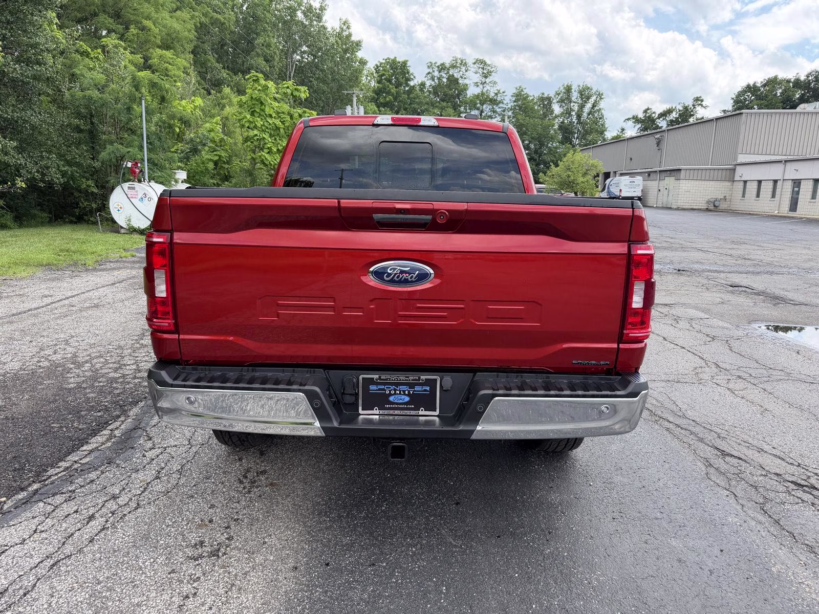 2023 Hot Pepper Red Metallic Tinted Clearcoat Ford F-150 XLT 4X4 Truck