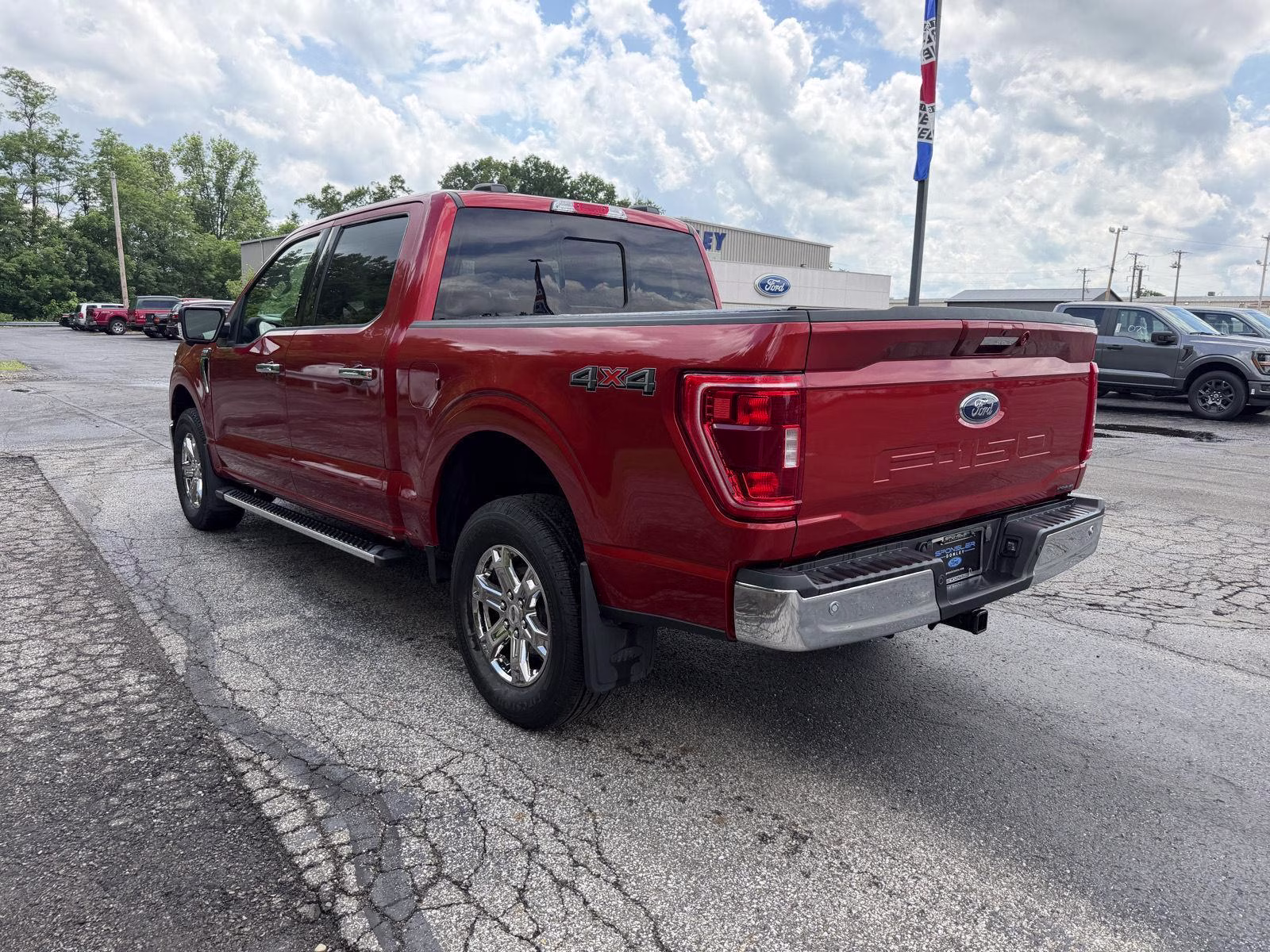 2023 Hot Pepper Red Metallic Tinted Clearcoat Ford F-150 XLT 4X4 Truck