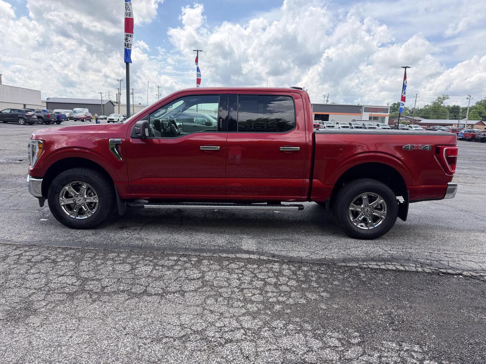 2023 Hot Pepper Red Metallic Tinted Clearcoat Ford F-150 XLT 4X4 Truck