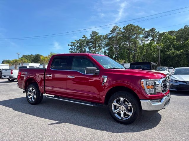 2022 Rapid Red Metallic Tinted Clearcoat Ford F-150 XLT 4X4 Truck