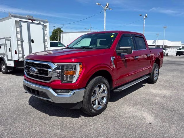 2022 Rapid Red Metallic Tinted Clearcoat Ford F-150 XLT 4X4 Truck