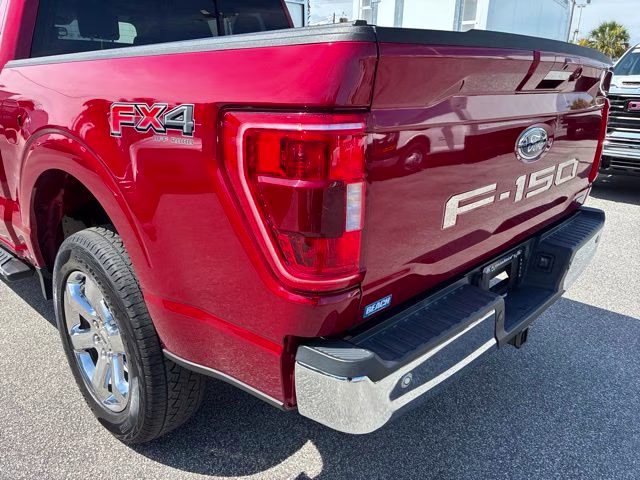 2022 Rapid Red Metallic Tinted Clearcoat Ford F-150 XLT 4X4 Truck