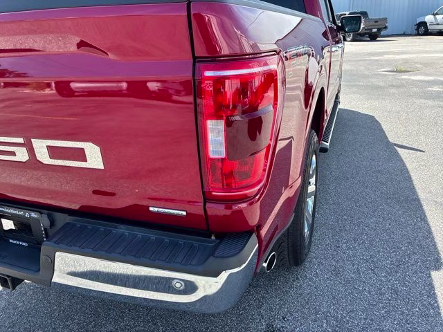 2022 Rapid Red Metallic Tinted Clearcoat Ford F-150 XLT 4X4 Truck