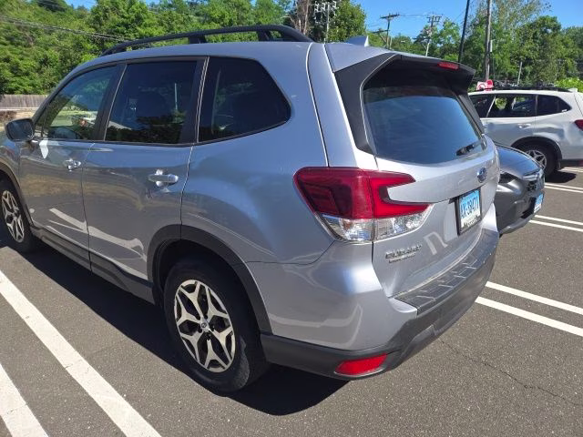 2023 Ice Silver Metallic Subaru Forester Premium AWD SUV