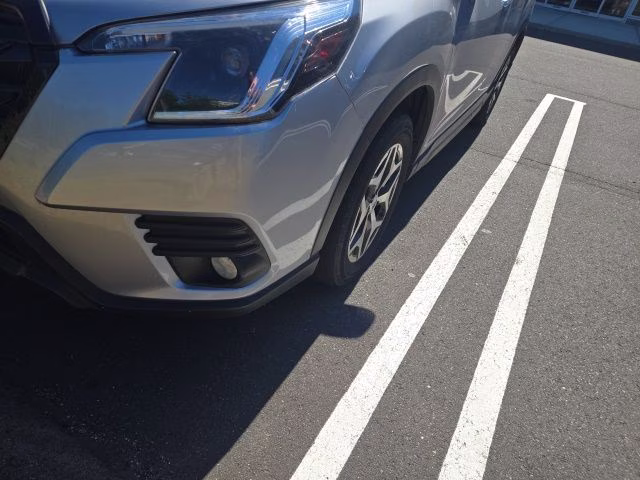 2023 Ice Silver Metallic Subaru Forester Premium AWD SUV