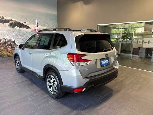 2023 Ice Silver Metallic Subaru Forester Premium AWD SUV
