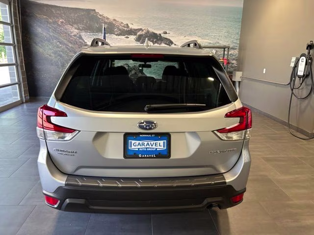 2023 Ice Silver Metallic Subaru Forester Premium AWD SUV