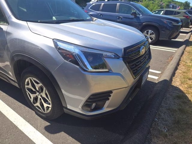 2023 Ice Silver Metallic Subaru Forester Premium AWD SUV