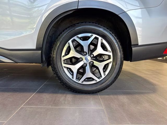2023 Ice Silver Metallic Subaru Forester Premium AWD SUV