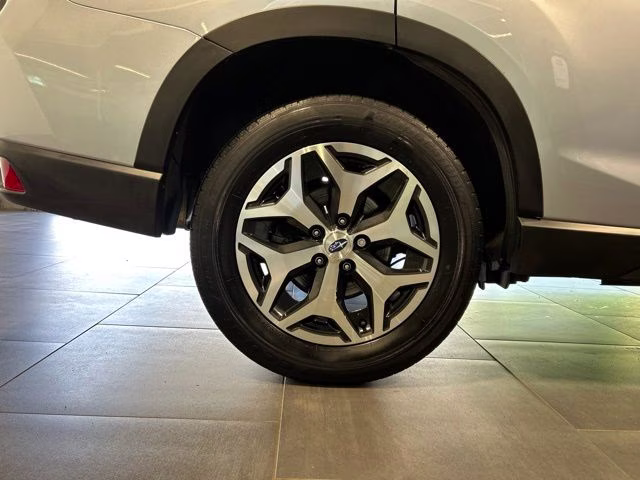 2023 Ice Silver Metallic Subaru Forester Premium AWD SUV
