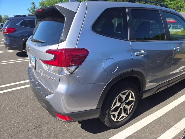 2023 Ice Silver Metallic Subaru Forester Premium AWD SUV