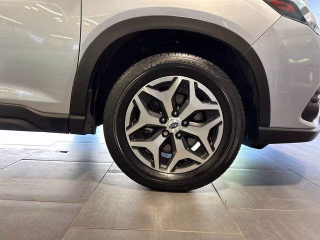 2023 Ice Silver Metallic Subaru Forester Premium AWD SUV