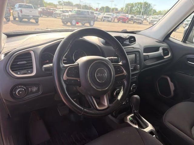 2017 Granite Crystal Metallic Clearcoat Jeep Renegade Latitude 4X4 SUV