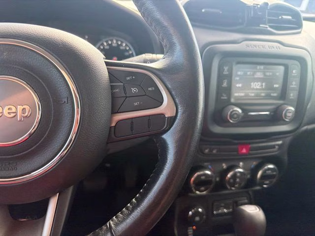 2017 Granite Crystal Metallic Clearcoat Jeep Renegade Latitude 4X4 SUV