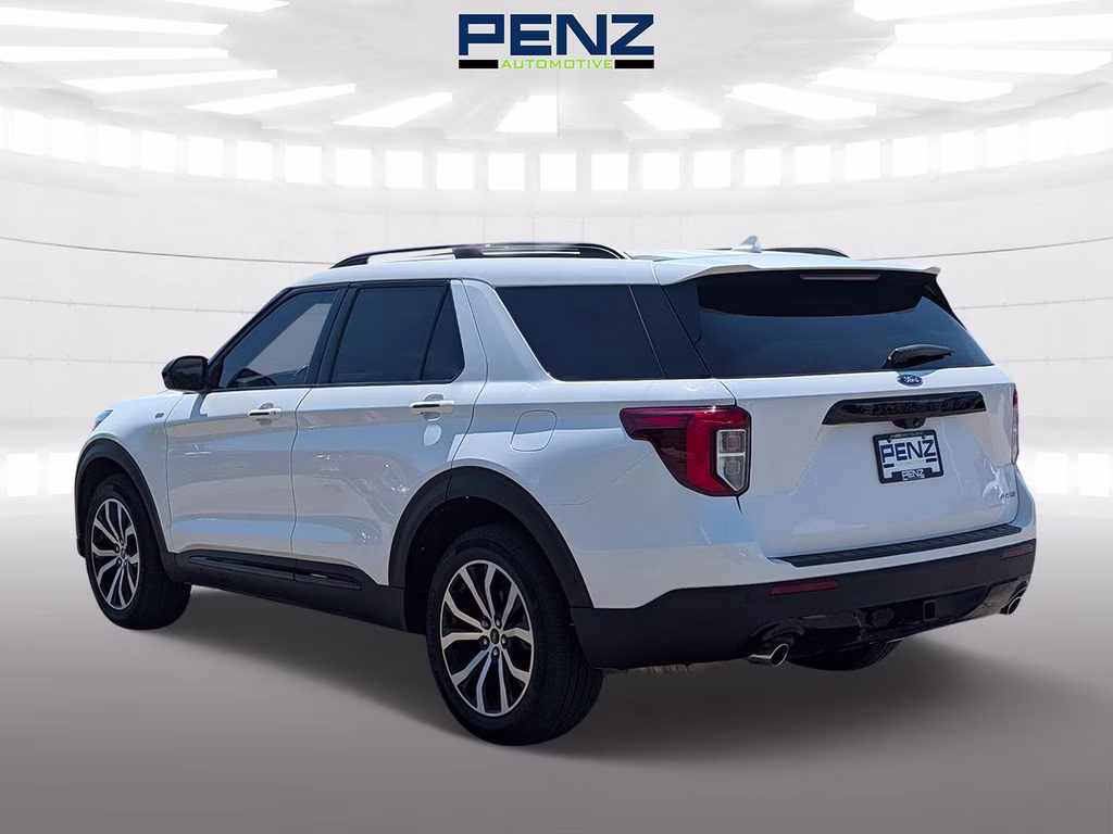 2024 Star White Metallic Tri-Coat Ford Explorer ST-Line 4X4 SUV