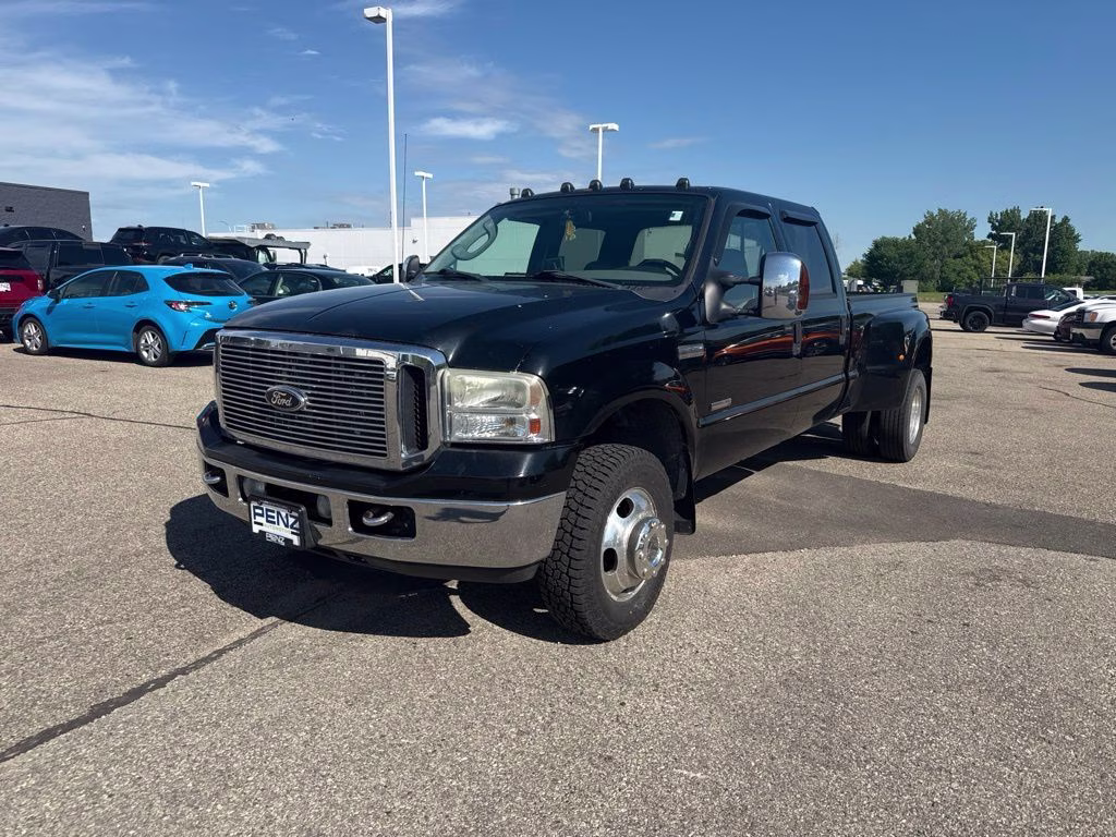2006 Black Clearcoat Ford Super Duty F-350 DRW Lariat 4X4 Truck