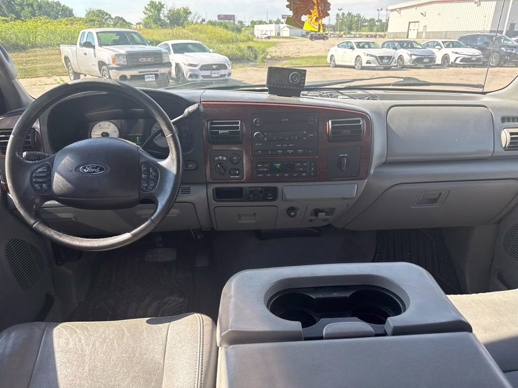 2006 Black Clearcoat Ford Super Duty F-350 DRW Lariat 4X4 Truck