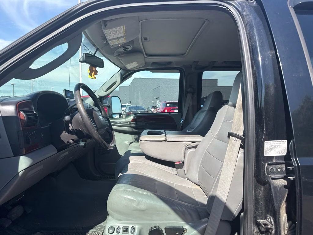 2006 Black Clearcoat Ford Super Duty F-350 DRW Lariat 4X4 Truck