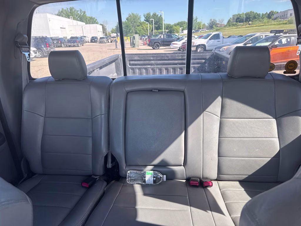 2006 Black Clearcoat Ford Super Duty F-350 DRW Lariat 4X4 Truck