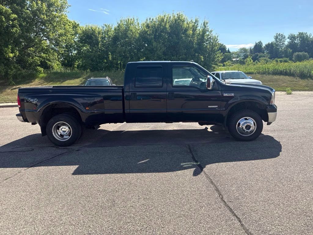 2006 Black Clearcoat Ford Super Duty F-350 DRW Lariat 4X4 Truck