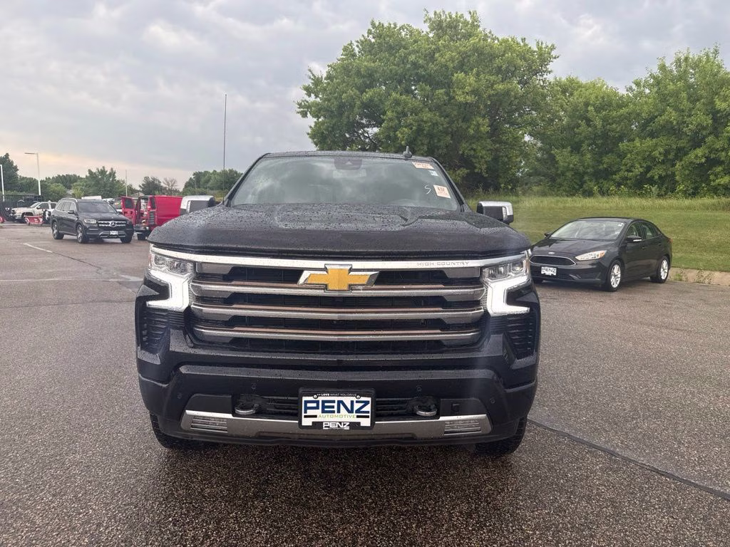 Used 2022 Chevrolet Silverado 1500 High Country with VIN 1GCUDJED3NZ623994 for sale in Rochester, Minnesota